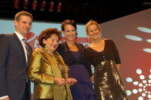Challenge CEOs Alice and Kathrin Walchsh&#246;fer accepting the award from chief editor of Triathlon Magazine, Frank Wechsel.